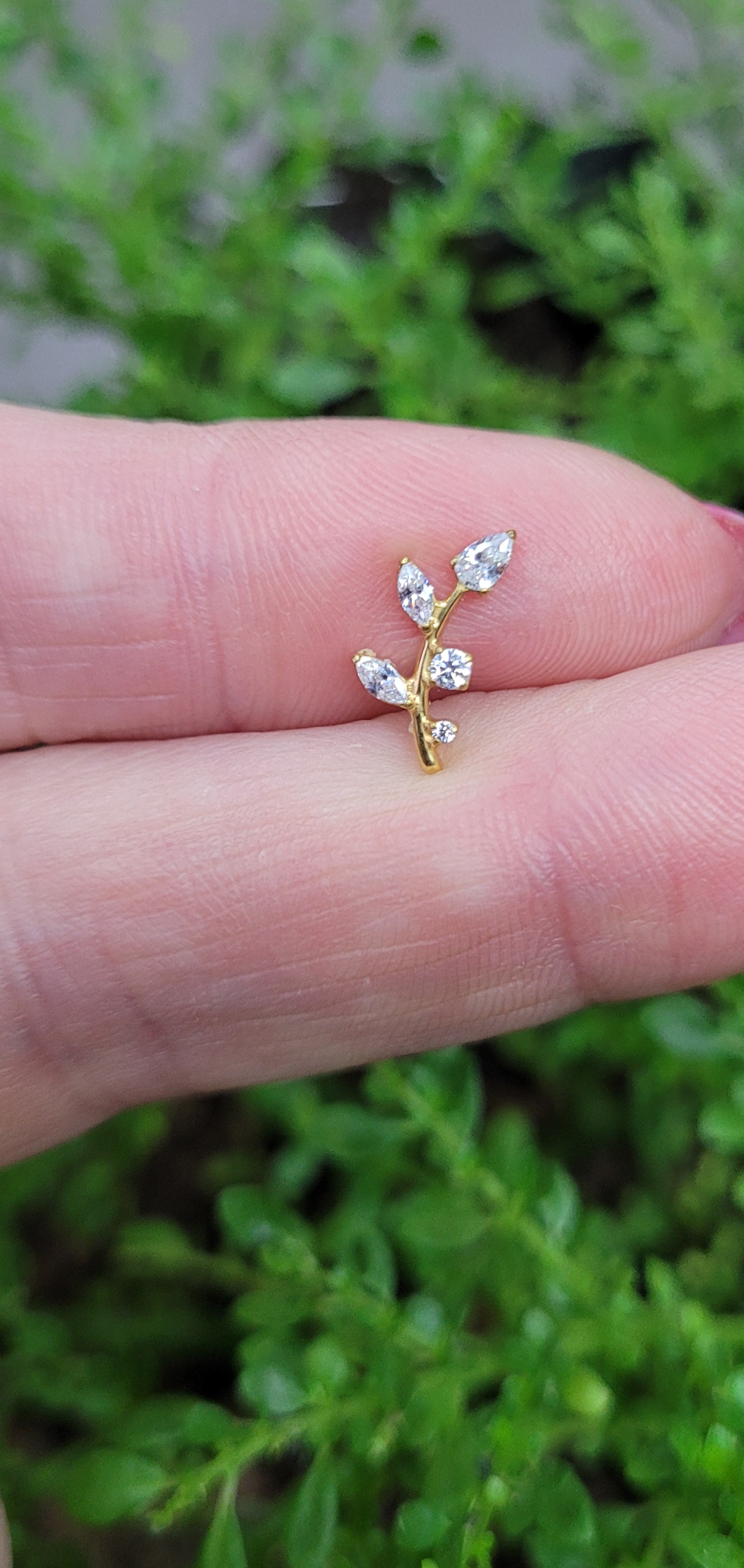 Joia em titânio PVD Gold — modelo Labret