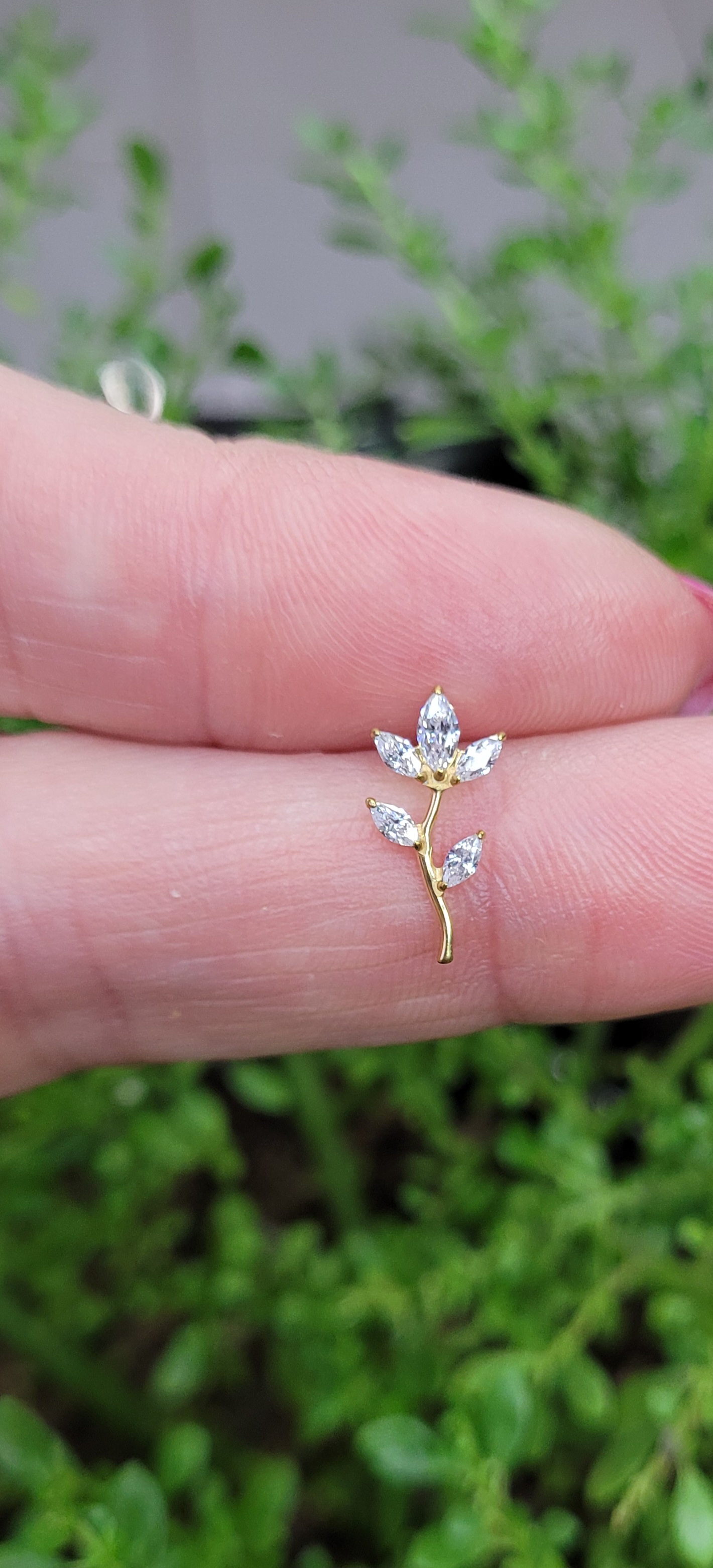 Joia em titânio PVD Gold — modelo Labret