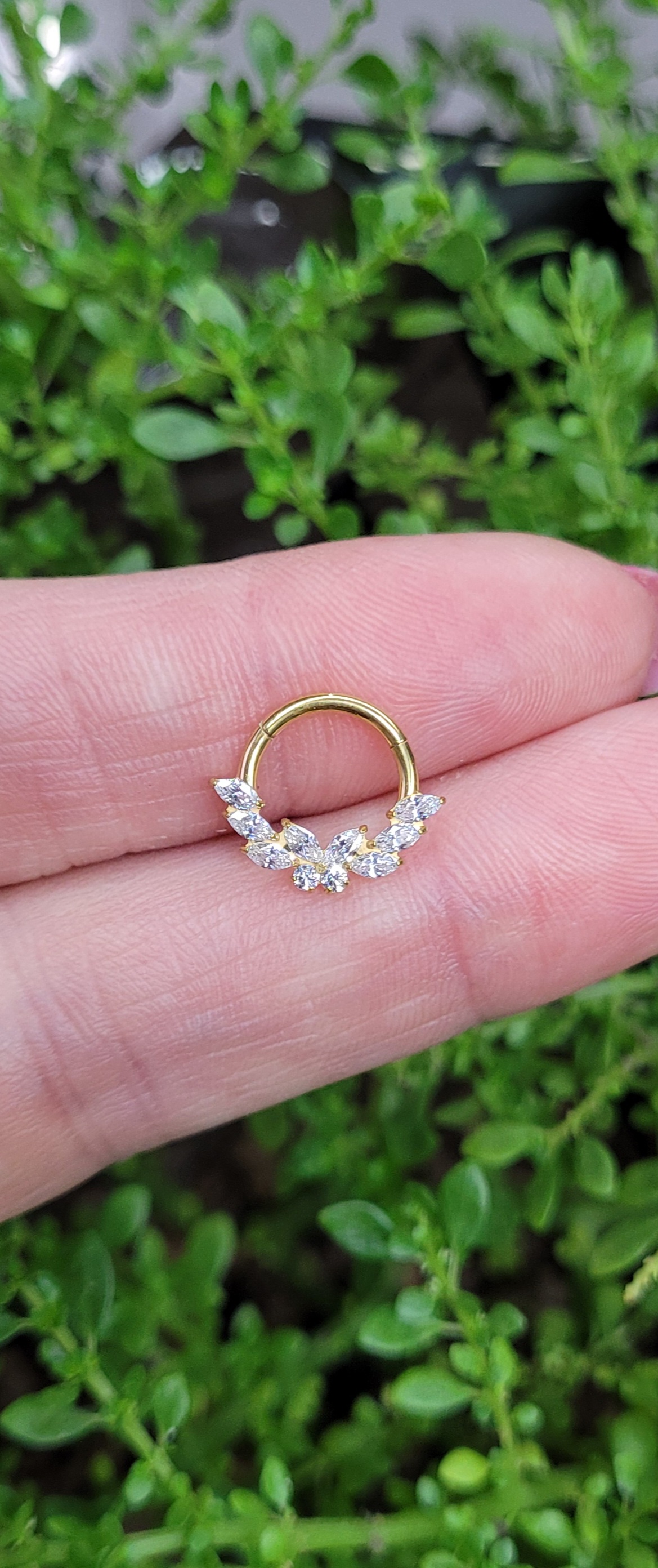 Joia em titânio PVD Gold — modelo Argolas Segmentadas