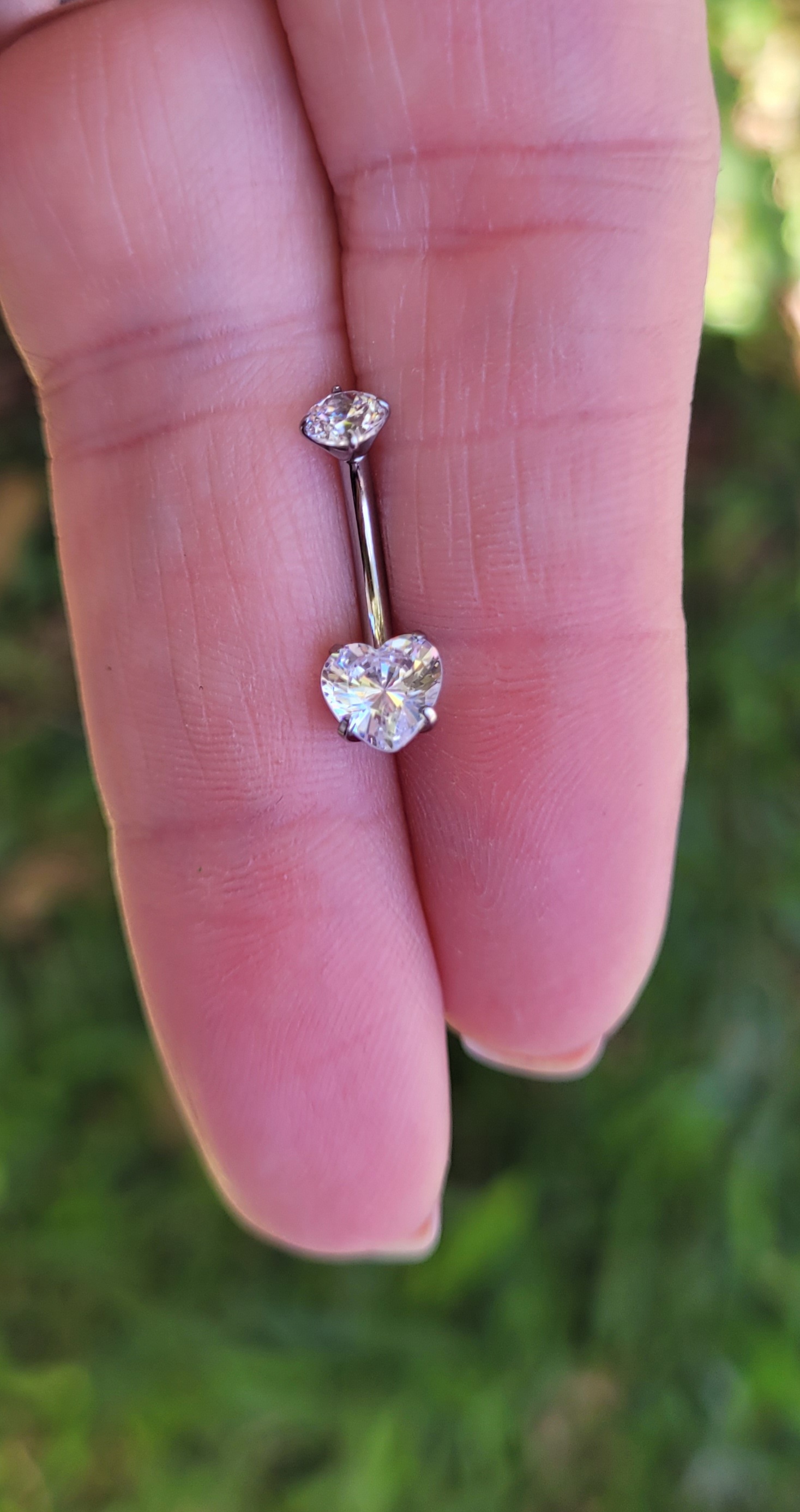 Joia em titânio prateado — modelo Curved Barbell