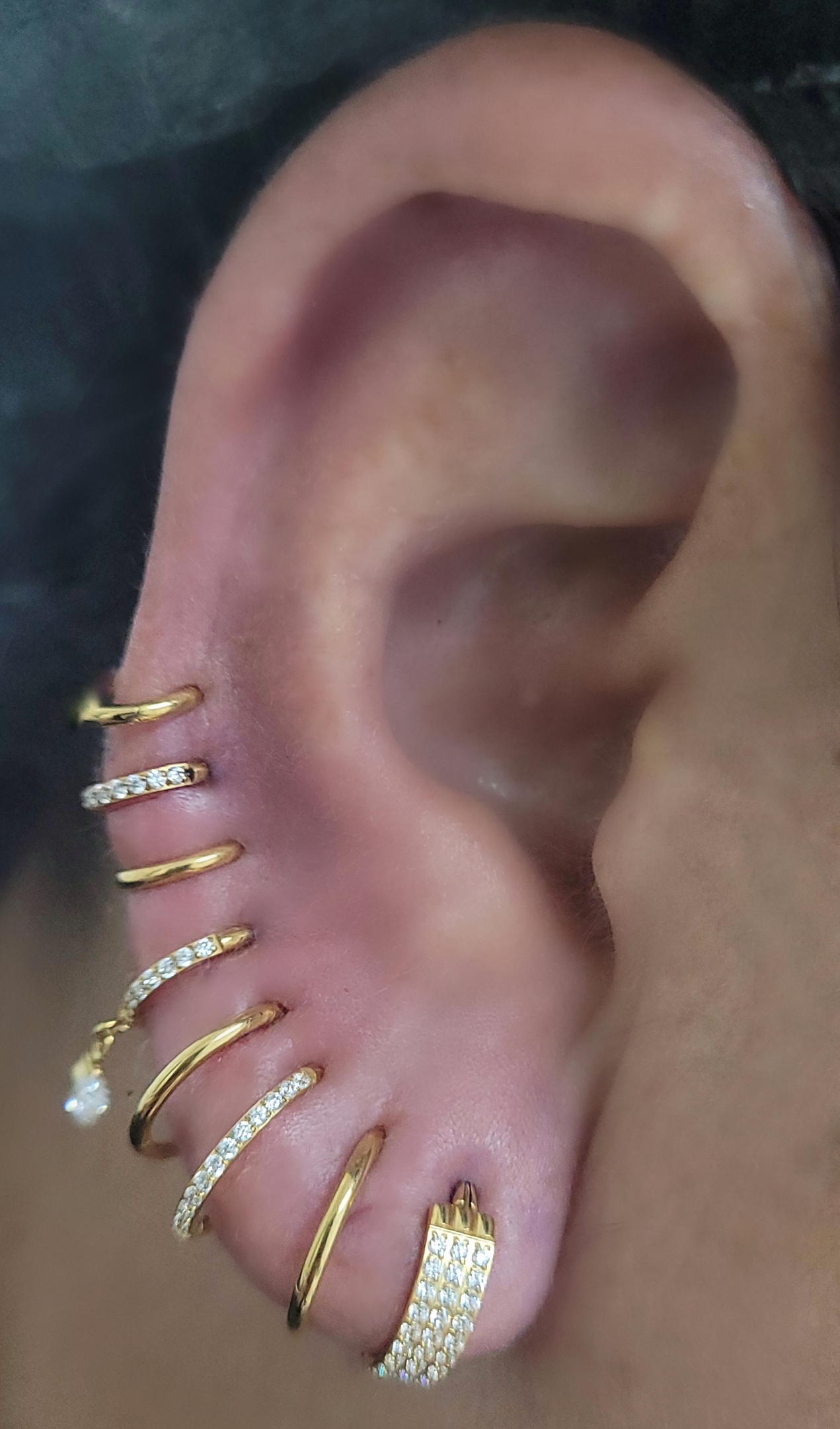 Joias decorativas múltiplas na hélix